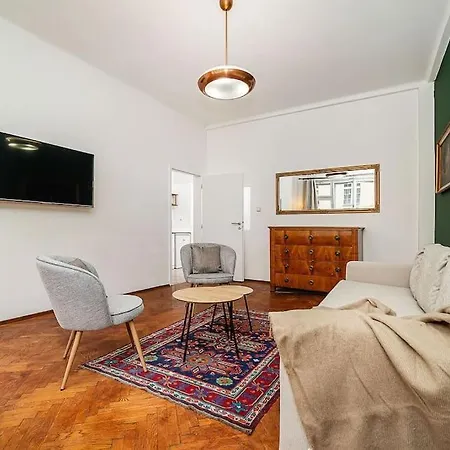 Classic Old Town Apartment *